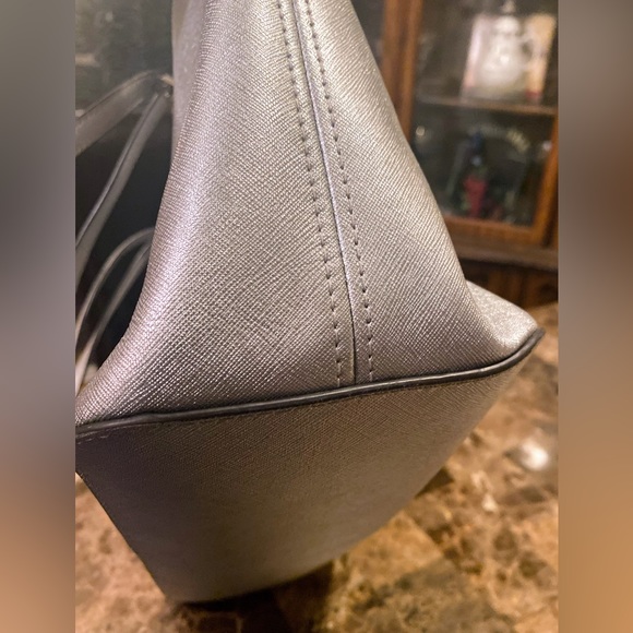 Michael Kors~Michael by Michael Kors Metallic Silver Leather Jet Set Traveler XL - Picture 10 of 17